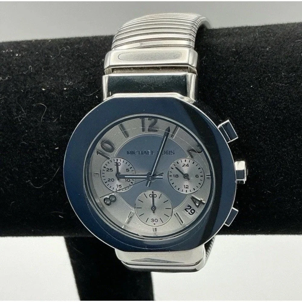 Michael Kors Silver Tone Chronograph Stretch Bracelet Watch Extra Links